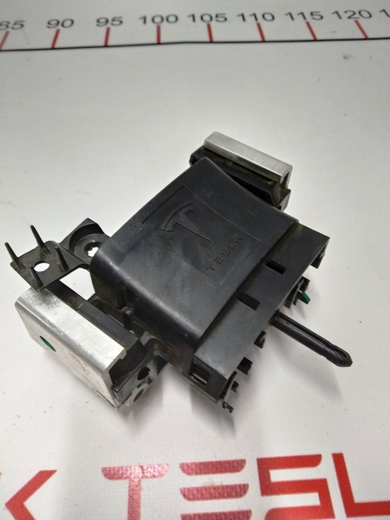 19 ASY,SIGNAL PLUG,LV RAPID MATE,MDLS Tesla model S, model S REST 1003915-10-F